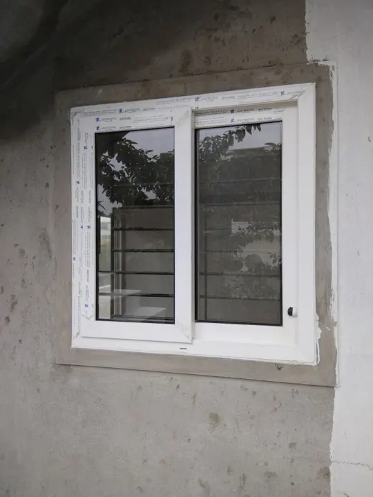 Sliding window — Astrapia project photograph 319