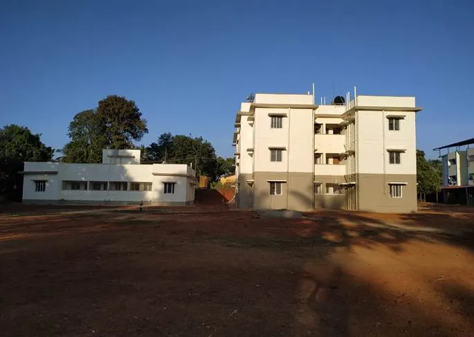 Yellapur 12 Pc And 2 Si Quarters — Astrapia project photograph 793